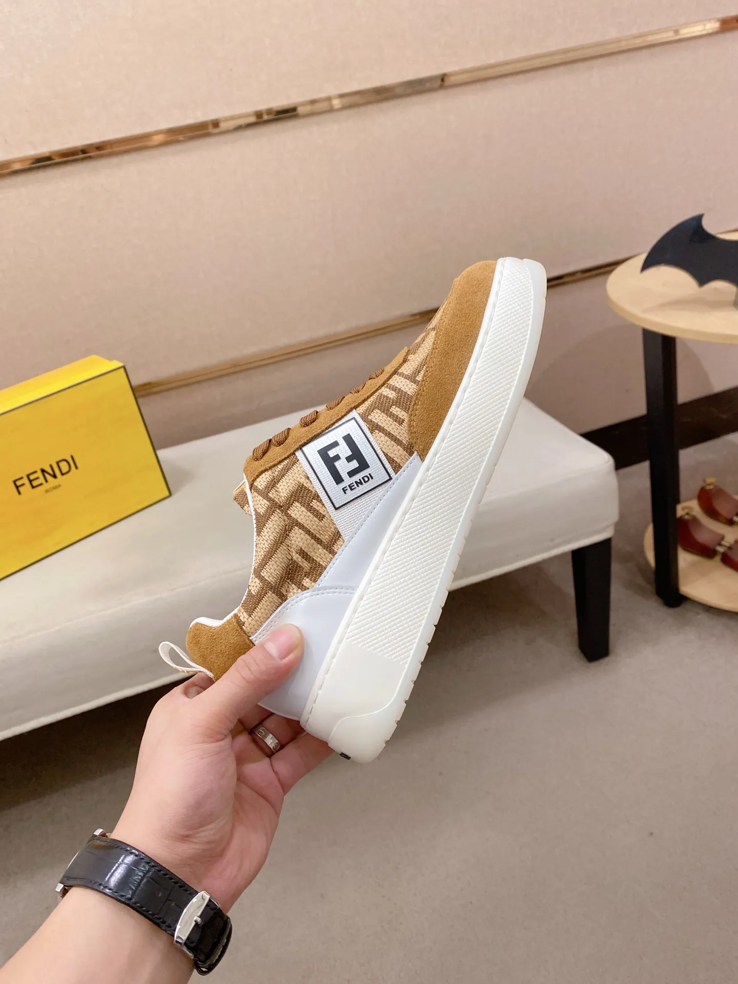 Men's shoes 💰 440💰 (fendi) New style 👊🏻 upper 🇮🇹 imported cowhide fabric 🇩🇪 lining imported sheepskin lining. The original outsole is molded to highlight the identity of every man, and the upper foot is elegant and stable🚶🏻🚶🏻The high-end custom counters reproduce the original version📯No matter the wind or rain, the shoe last remains unchanged and can withstand the verification of time🔍️,🔵 Size: 38-44